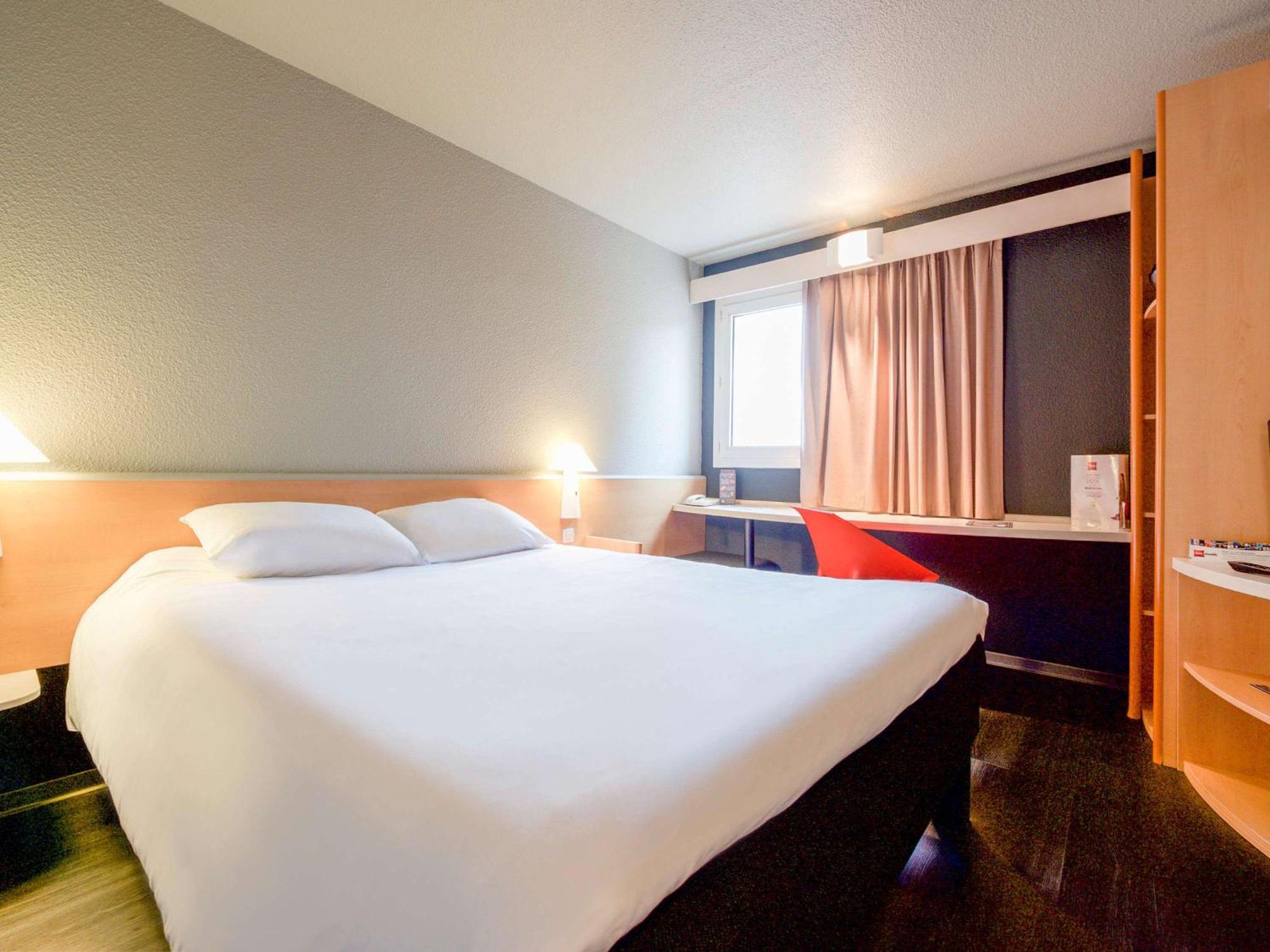 Hotel Ibis Pau Lescar Exterior foto