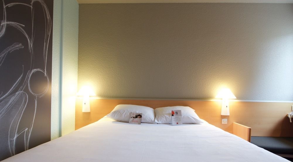 Hotel Ibis Pau Lescar Exterior foto