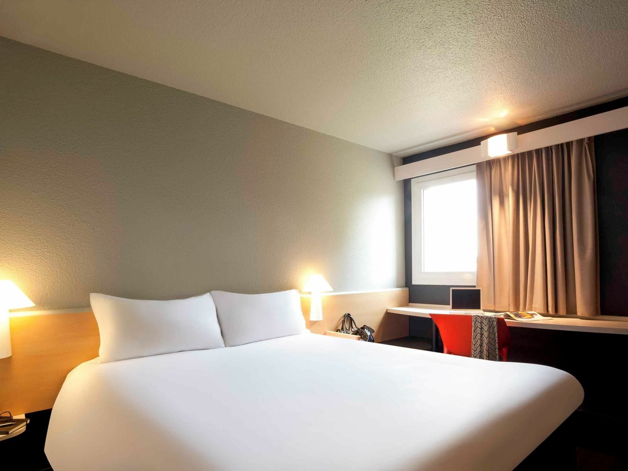 Hotel Ibis Pau Lescar Exterior foto
